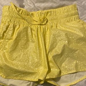 Zyia bubble bomber shorts size M